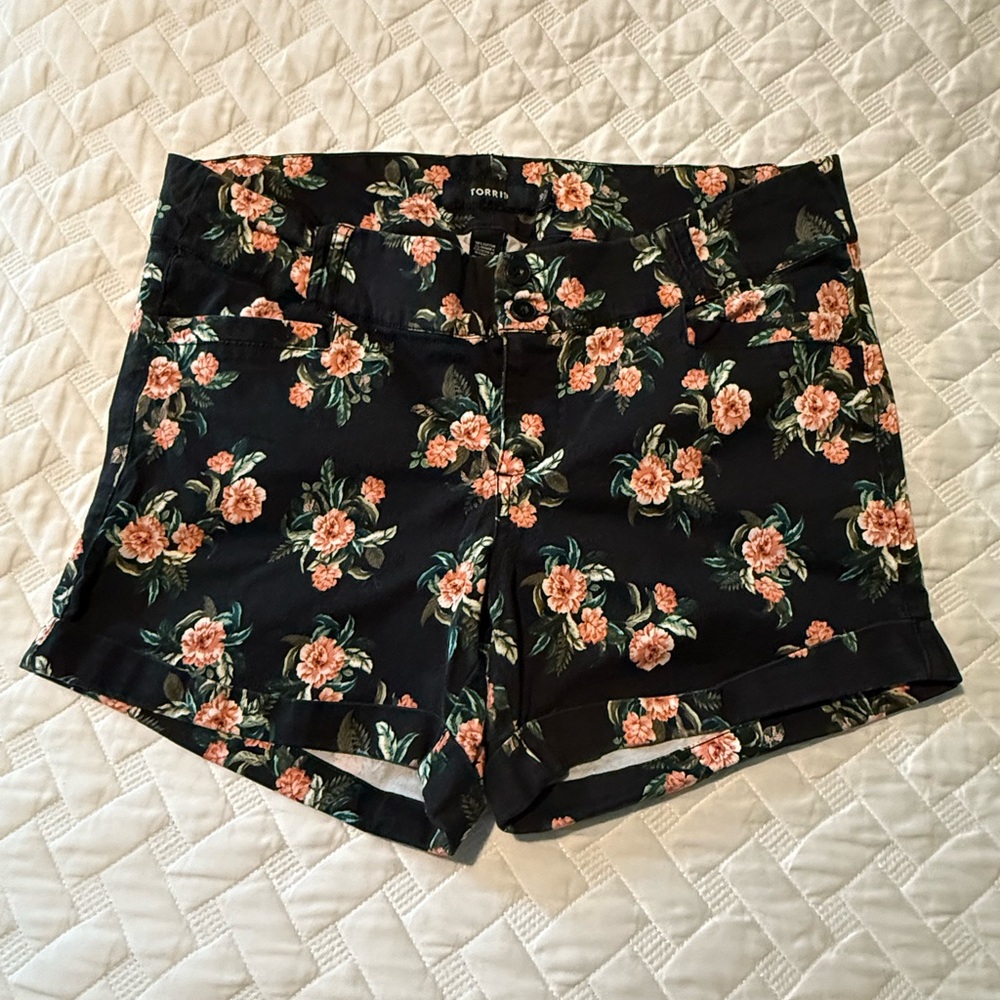 Forever 21 Black Floral Women's Shorts